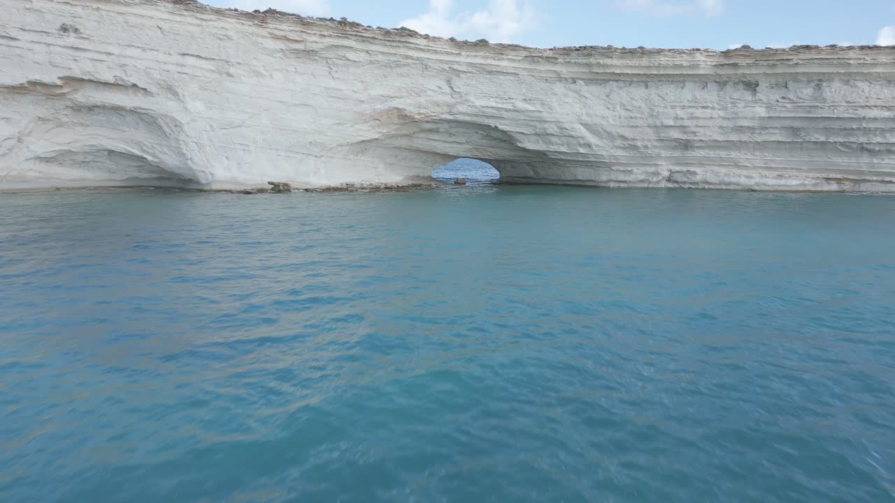 imágenes de drones sobre tal hofriet en la isla de malta