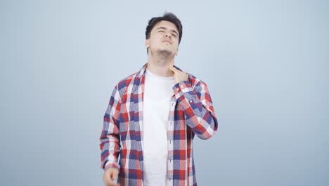목에 통증이 있는 남자