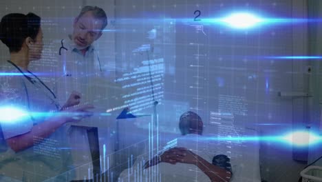 procesamiento de datos sobre un médico caucásico y una trabajadora de la salud discutiendo informes en el hospital