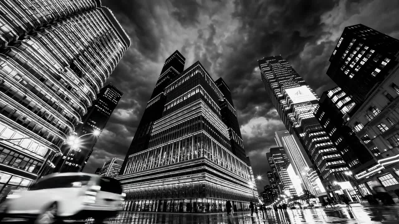 Paisaje urbano dramático en blanco y negro con una vista en ángulo bajo de altísimos rascacielos bajo un cielo melancólico