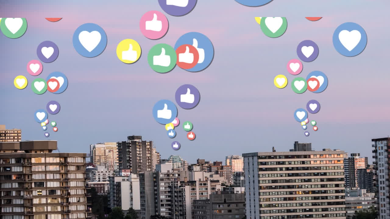 Ciudad con edificios altos e iconos de redes sociales volando