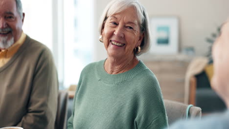 Té,-Ancianos-O-Amigos-Riéndose-En-La-Jubilación