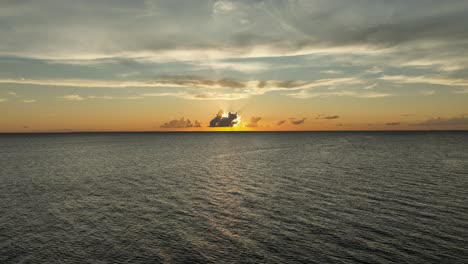 Puesta-De-Sol-Sobre-Mobile-Bay-Cerca-De-Fairhope-Alabama