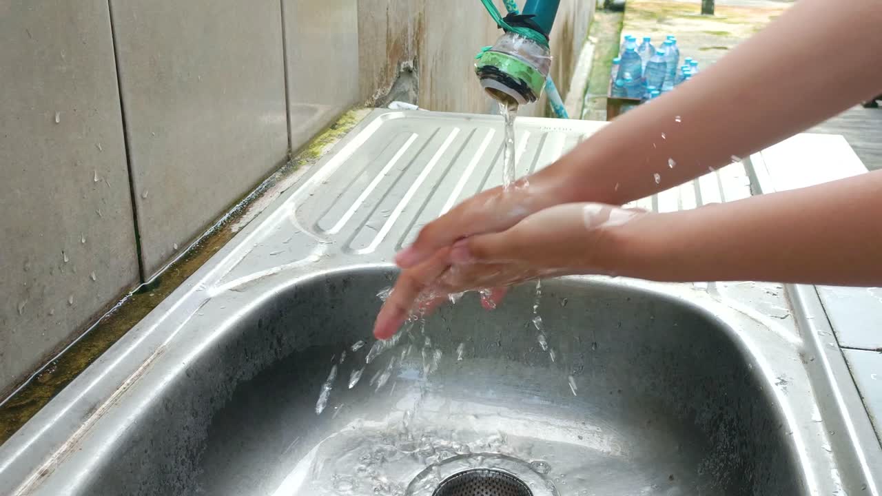 limpieza de ambas manos cerca