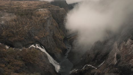 Video-De-Lapso-De-Tiempo-De-Una-De-Las-Cascadas-Más-Hermosas-De-Noruega