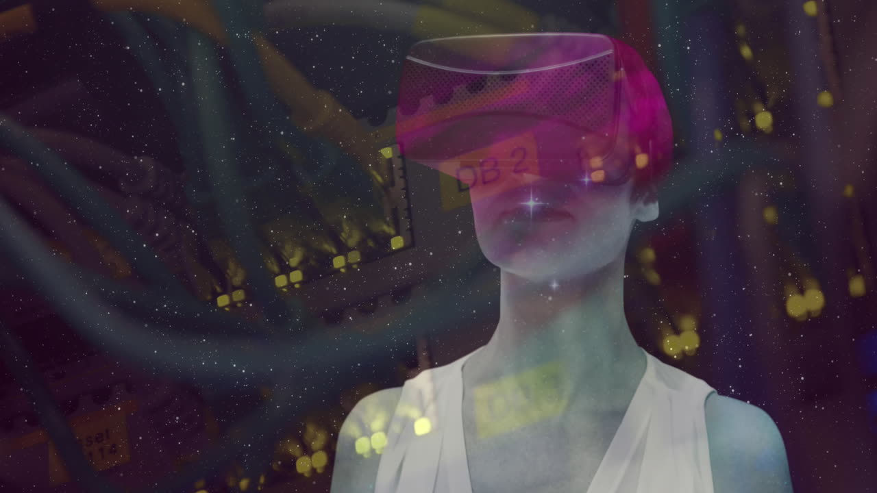 Kvinde med VR-headset på baggrund af et nærbillede af en computerserver.