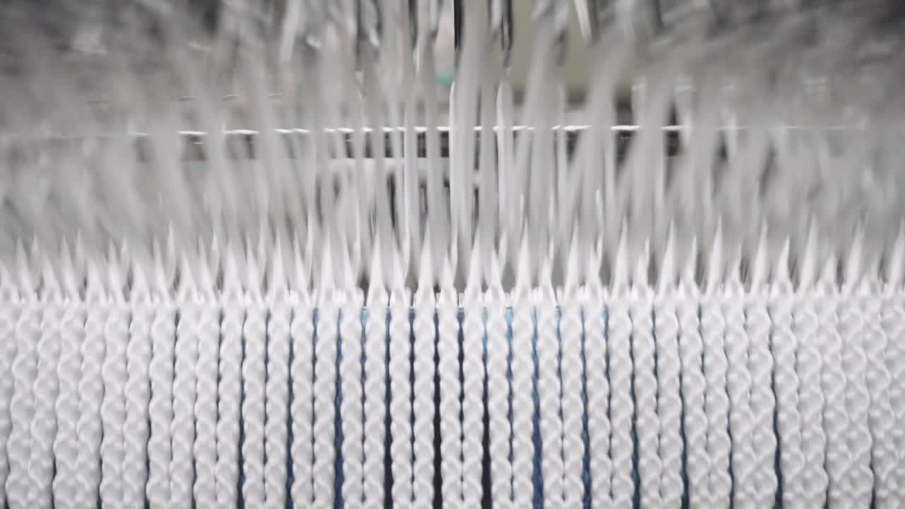 현대 섬유 공장 의 자동화 된 기계