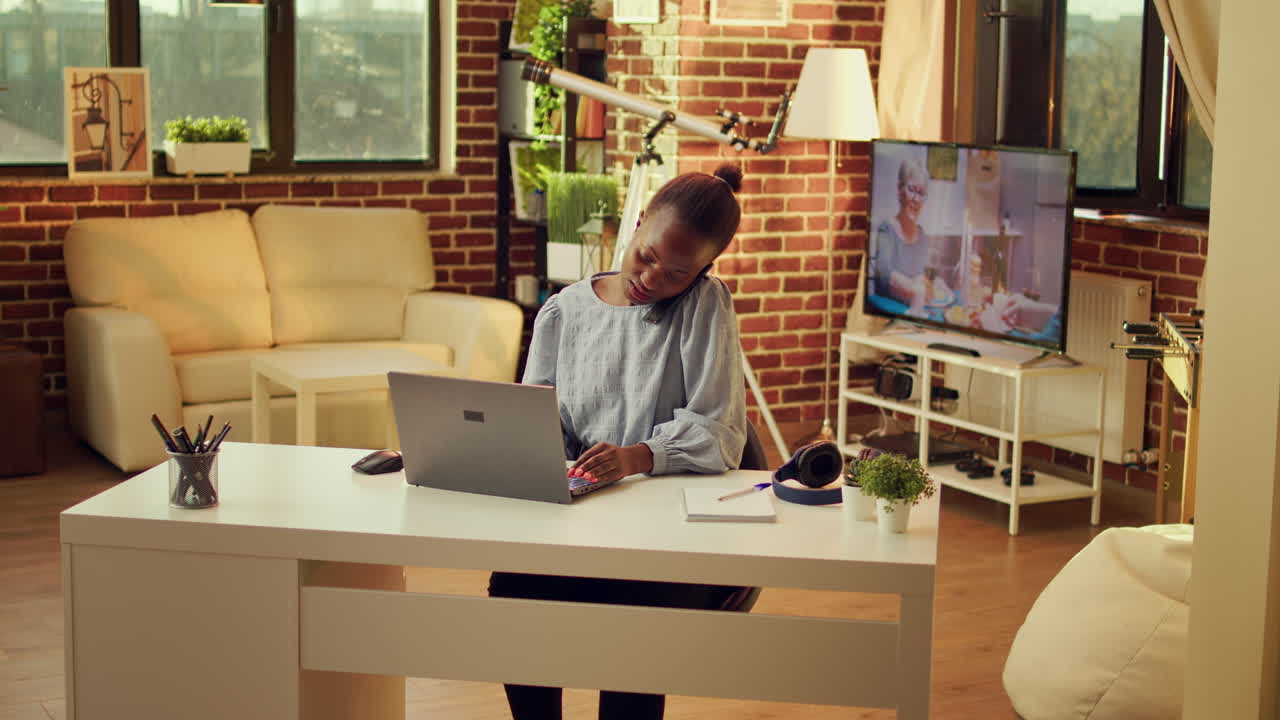 Freelancer writing information from call