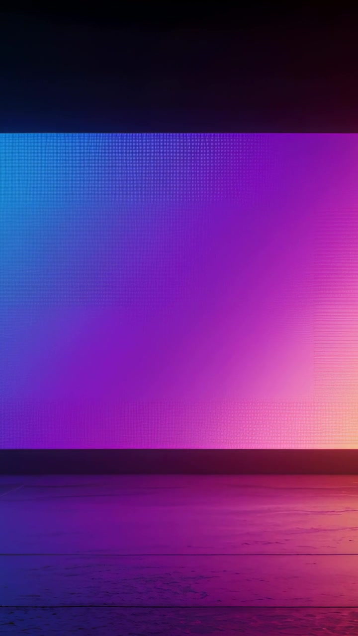 Vertikální video: Zapínání, LED panel ukazující barevný přechod pro jevištní pozadí, lemování, lesklá podlaha.