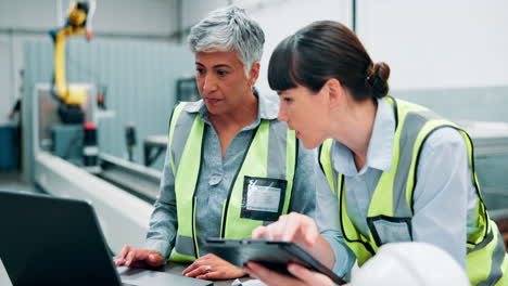 mujeres que trabajan en una fábrica