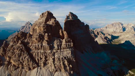 Nationalpark-Drei-Zinnen-In-Den-Dolomiten.-Wunderschöne-Natur-Italiens.