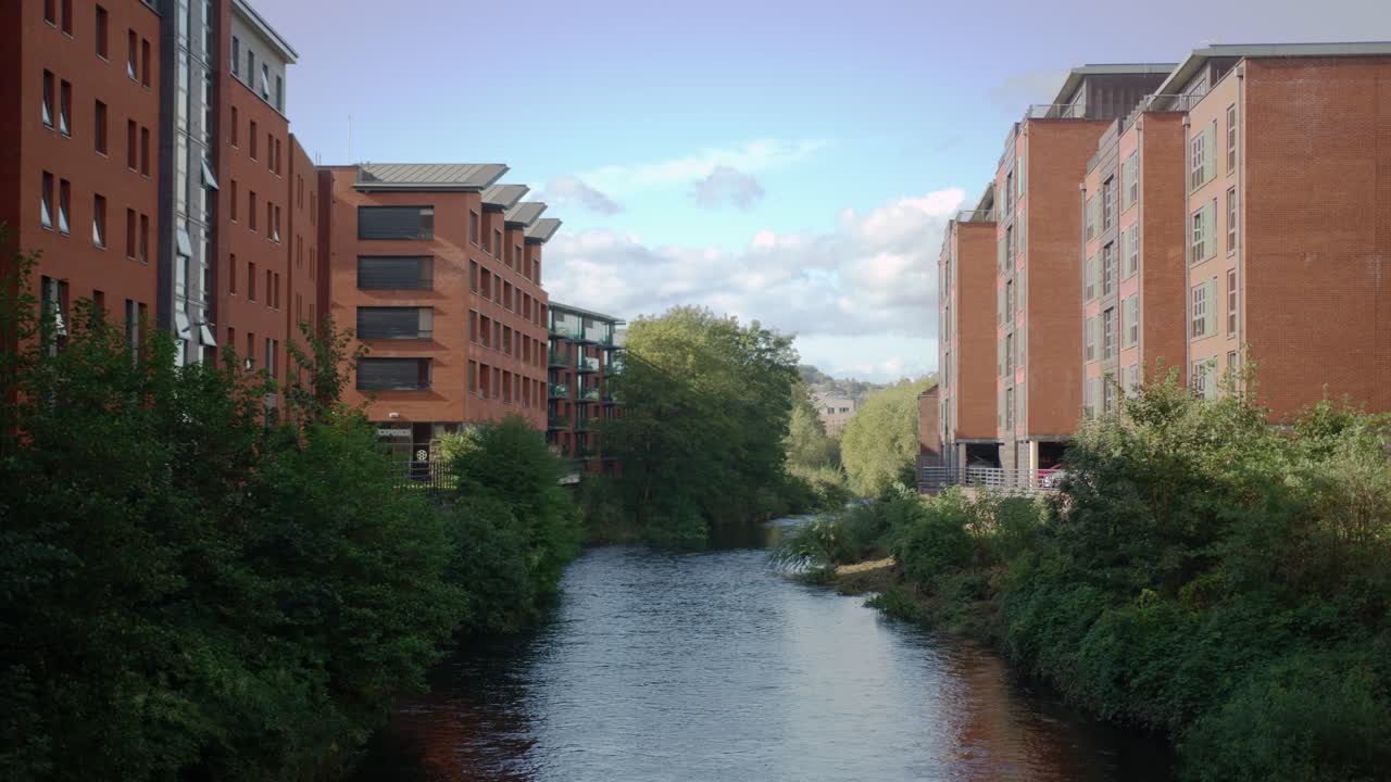 A river flowing through the middle of Kelham Island apartments