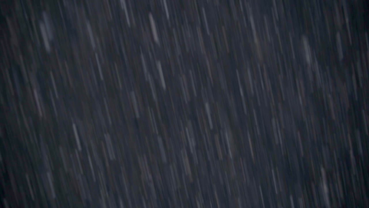 hurtig sporing af asfaltvejen, mens man kører på et køretøj - sporingsbillede