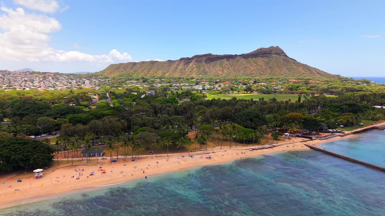 Diamond Head volcano, Kapiolani Park, and Waikiki beach in Honolulu, Aerial shot