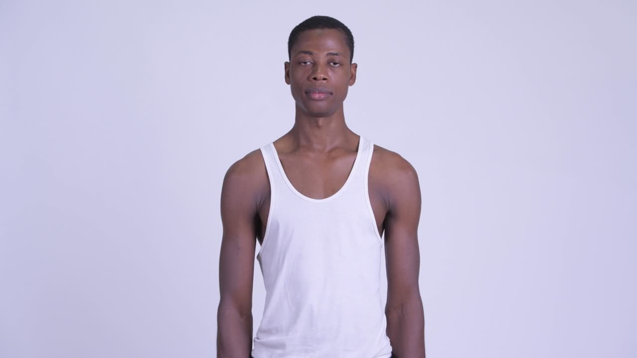 молодой красивый африканский мужчина