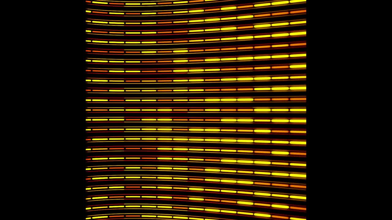 líneas abstractas de colores divididas en pequeños segmentos que fluyen sobre un fondo negro, bucle sin costuras. animación. filas horizontales digitales de estrechas rayas amarillas y rojas