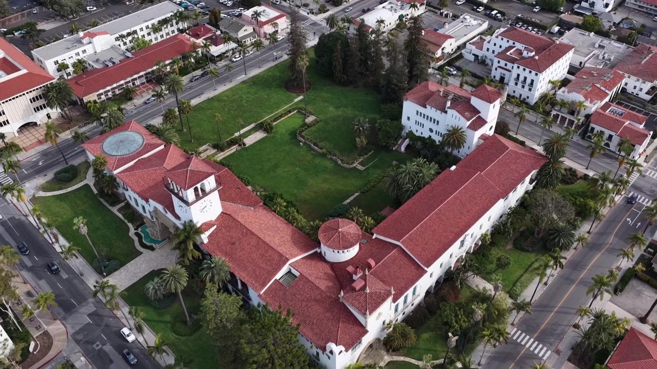 Volo drone sul tribunale di Santa Barbara