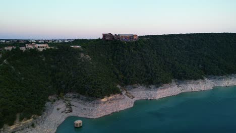 Authentic-Restaurant-Oasis-on-the-hill-of-Lake-Travis-in-Austin,-Texas