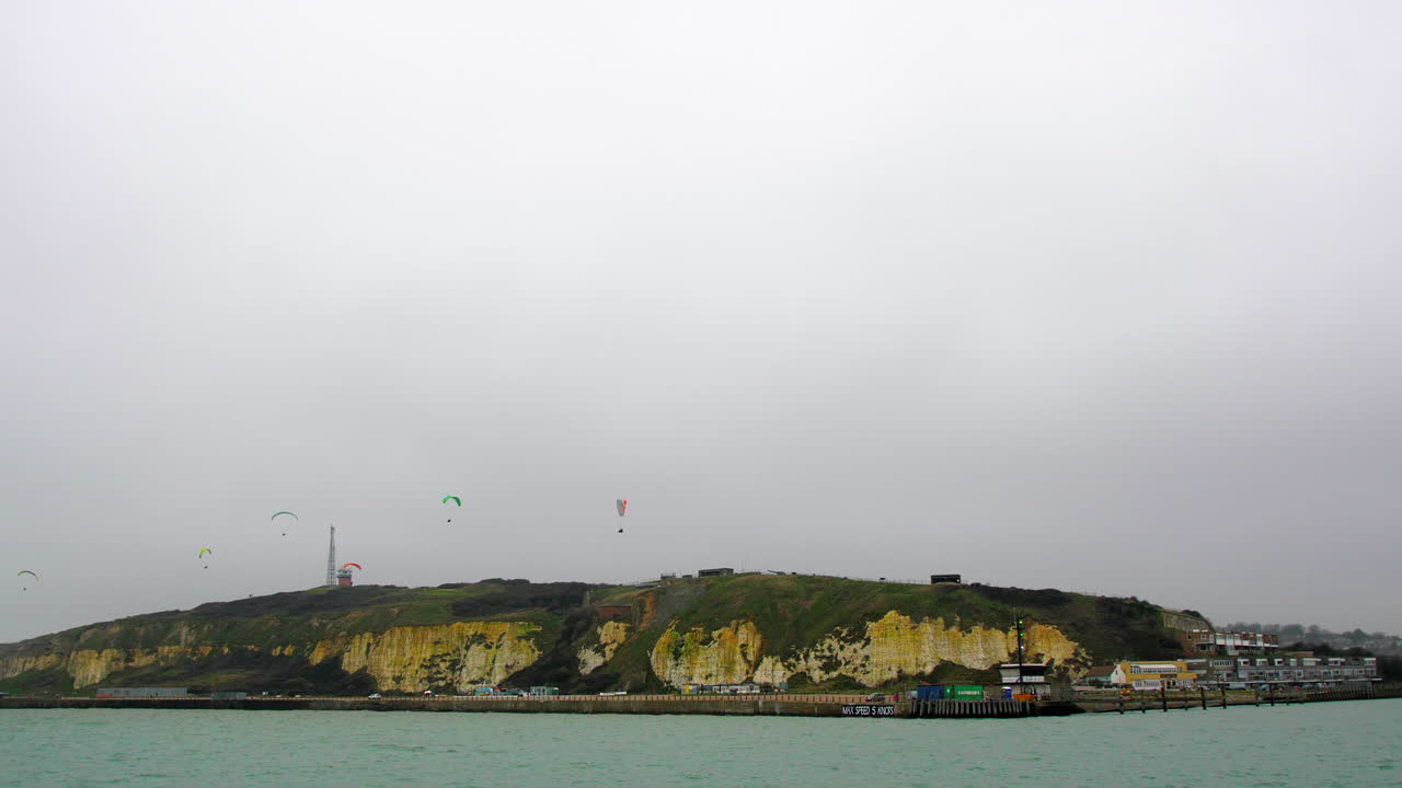 뉴헤이븐에서 패러글라이딩 와이드 샷