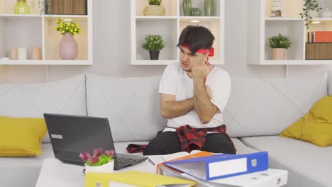 그의 사업 춤에서 성공하는 재미있는 사람.