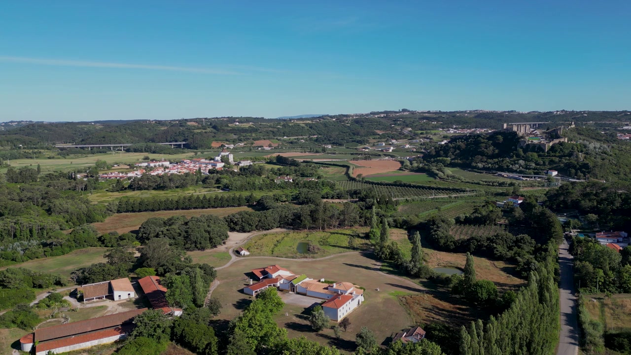 Portogallo, Europa, natura, villaggio rurale, vista paesaggistica di campagna, punto panoramico verde, orizzonte limpido.