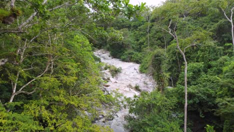 Drone-flight-over-a-conservation-region-in-Santa-Marta,-Colombia