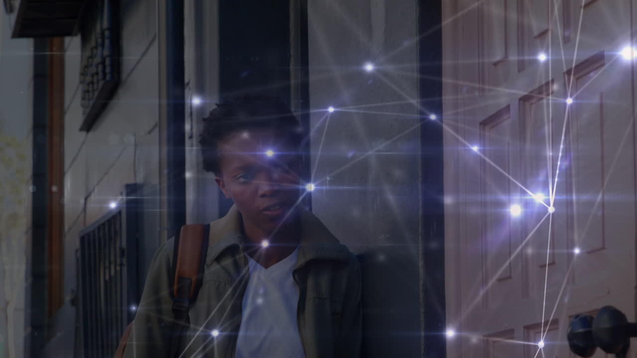 animación de conexiones sobre felices gemelos afroamericanos mujeres que usan teléfonos inteligentes