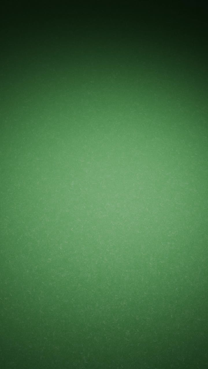 초록색 필트 위의 금색 주사위