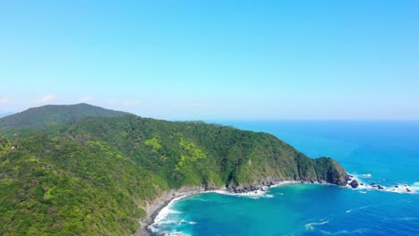hermosa costa natural con agua turquesa