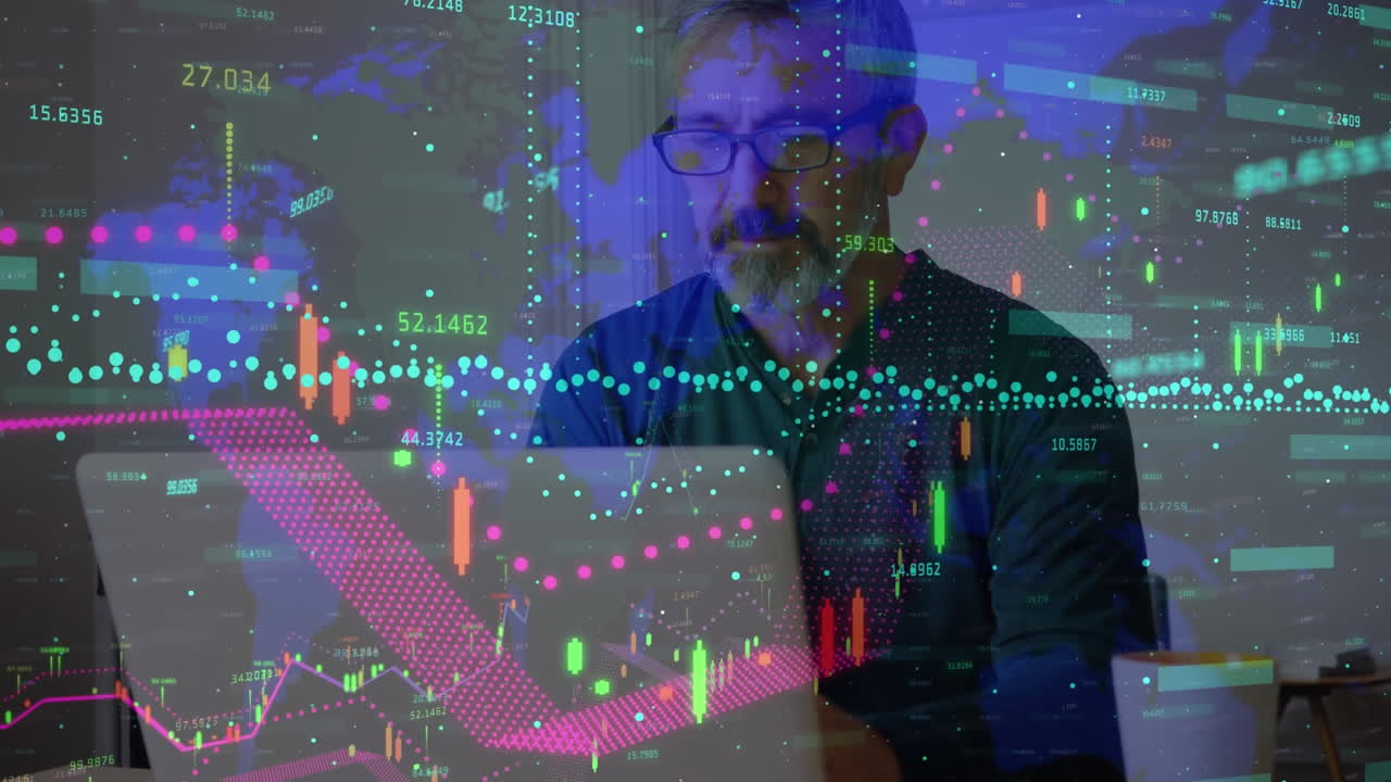 animación del procesamiento de datos financieros sobre un hombre de negocios que usa una computadora portátil