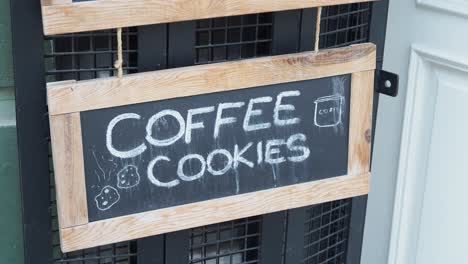 el letrero de las galletas de café.