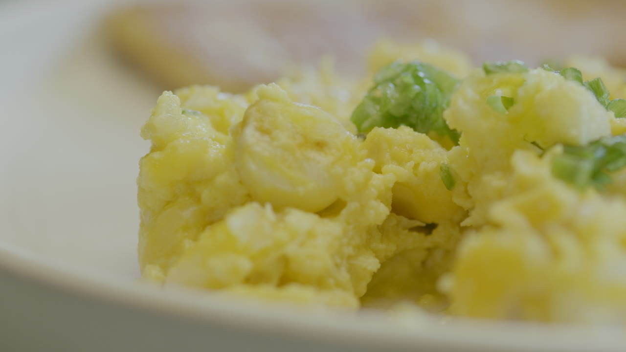 Close-up of a traditional mote pillo prepared with cooked mote scrambled with egg and finely chopped scallions