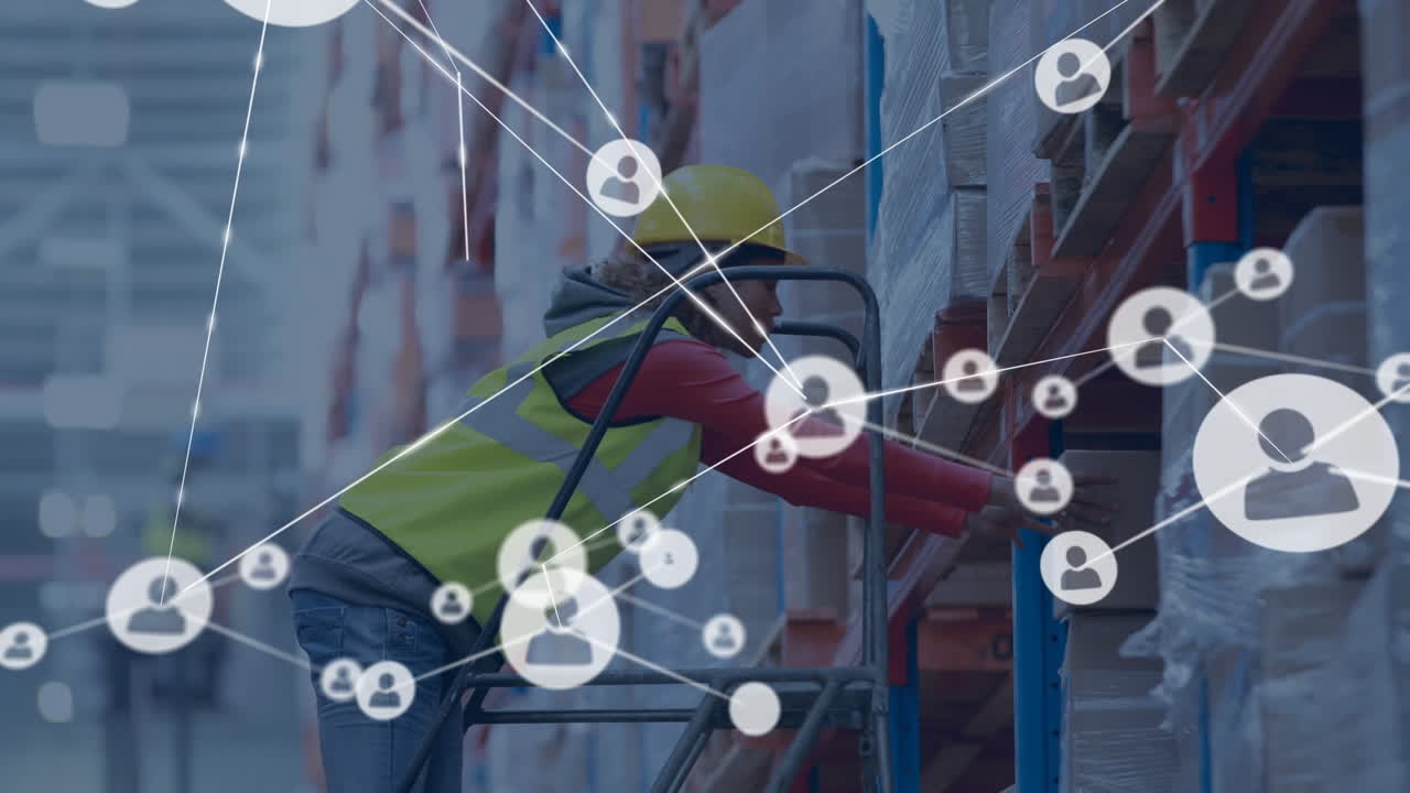 animación de la red de conexiones con iconos sobre trabajadora biracial en un almacén