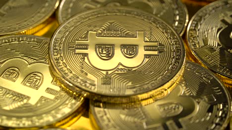 monedas doradas de bitcoin