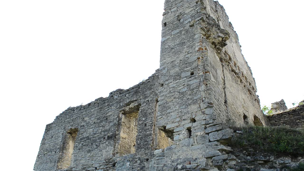 Construcciones medievales, restos de fortificación. Antiguo castillo en el pueblo de Scala Podolsk, Ucrania.
