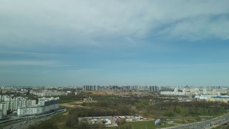 대형 건설 현장: 현대적인 다층 주거 건물의 건설