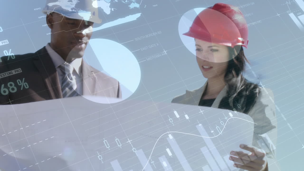 arquitectos discutiendo mientras sostienen un plan de construcción