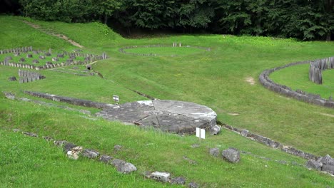 sarmizegetusa regia, primera antigua capital dacia ruinas de la fortaleza, pan
