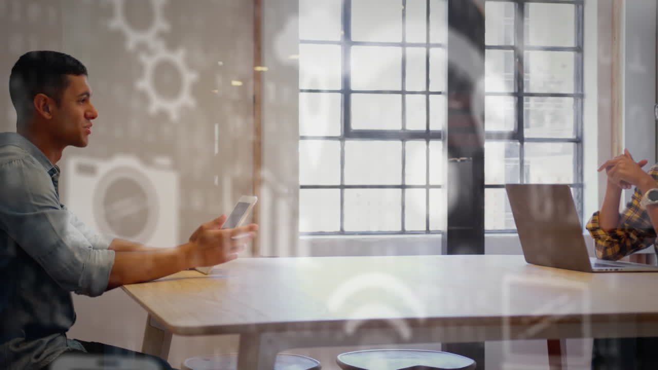 태블릿 컴퓨터를 사용하는 사업가에 대한 디지털 아이콘 네트워크의 애니메이션