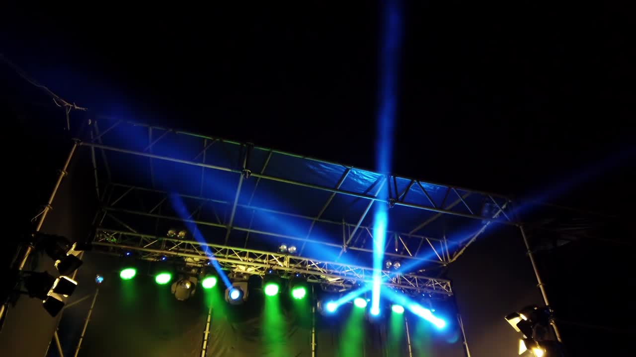 Operation of lighting equipment at the concert