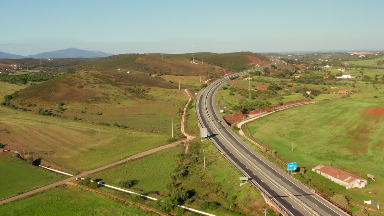 공중: 포르투갈의 알가르베 지방을 통과하는 고속도로