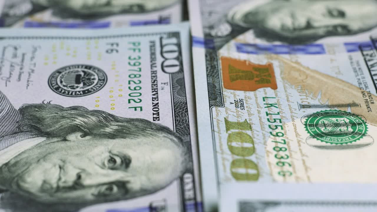 billetes de dólar estadounidense, dinero de papel, moneda de tasa de cambio. billetes de efectivo. el concepto de finanzas e inversión. cien dólares estadounidenses. economía empresarial