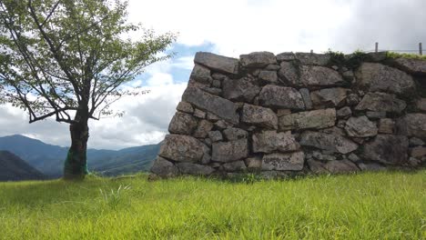 ruinas del castillo de takeda paisaje en verano japón monumento histórico nacional de piedra