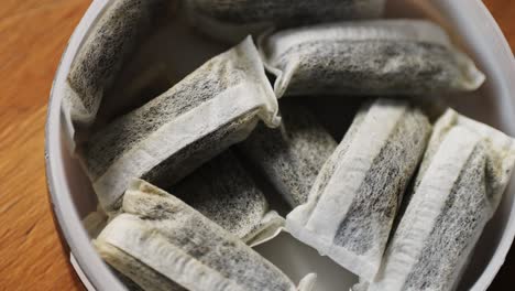 snus pouches in a container