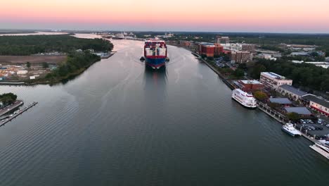 Frachtschiff-Kommt-Am-Savannah-River-An