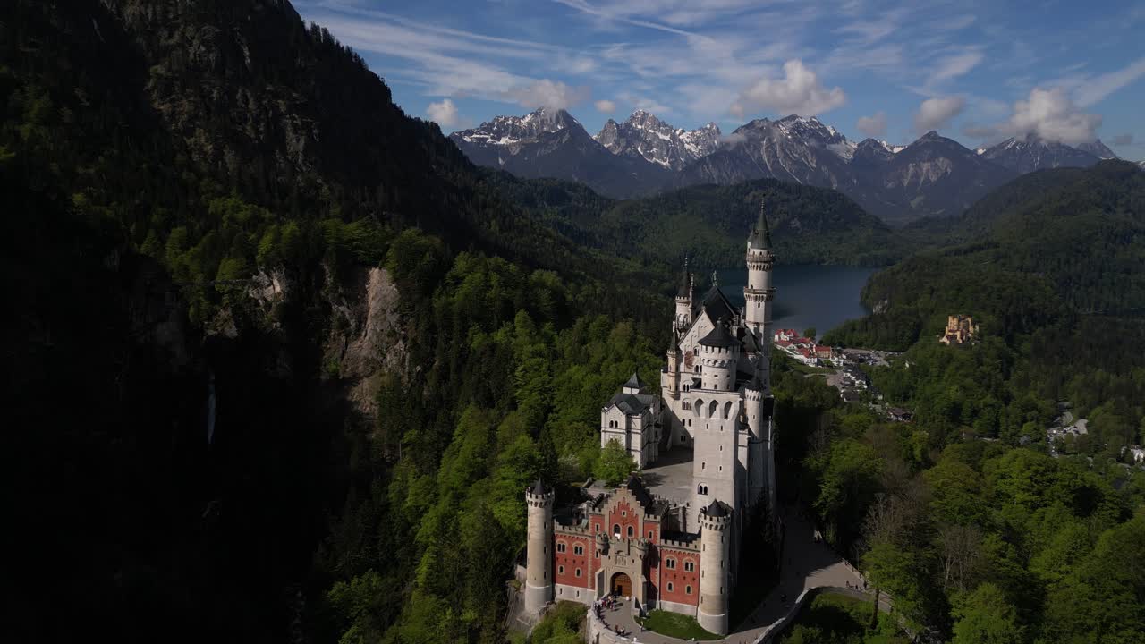 노이슈반슈타인 성 (neuschwanstein castle) 은 바이에른의 웅장한 보석이다.