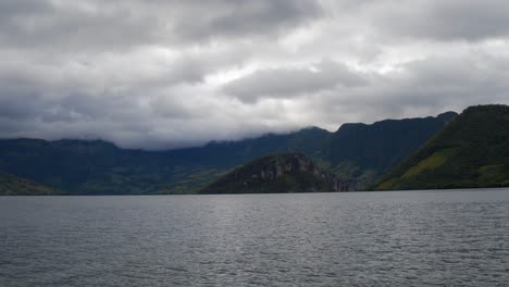 Toma-Aerea-Del-Lago-De-La-Represa-Chicoasen-Del-Rio-Grijalva,-Cañon-Del-Sumidero,-Chiapas-Mexico