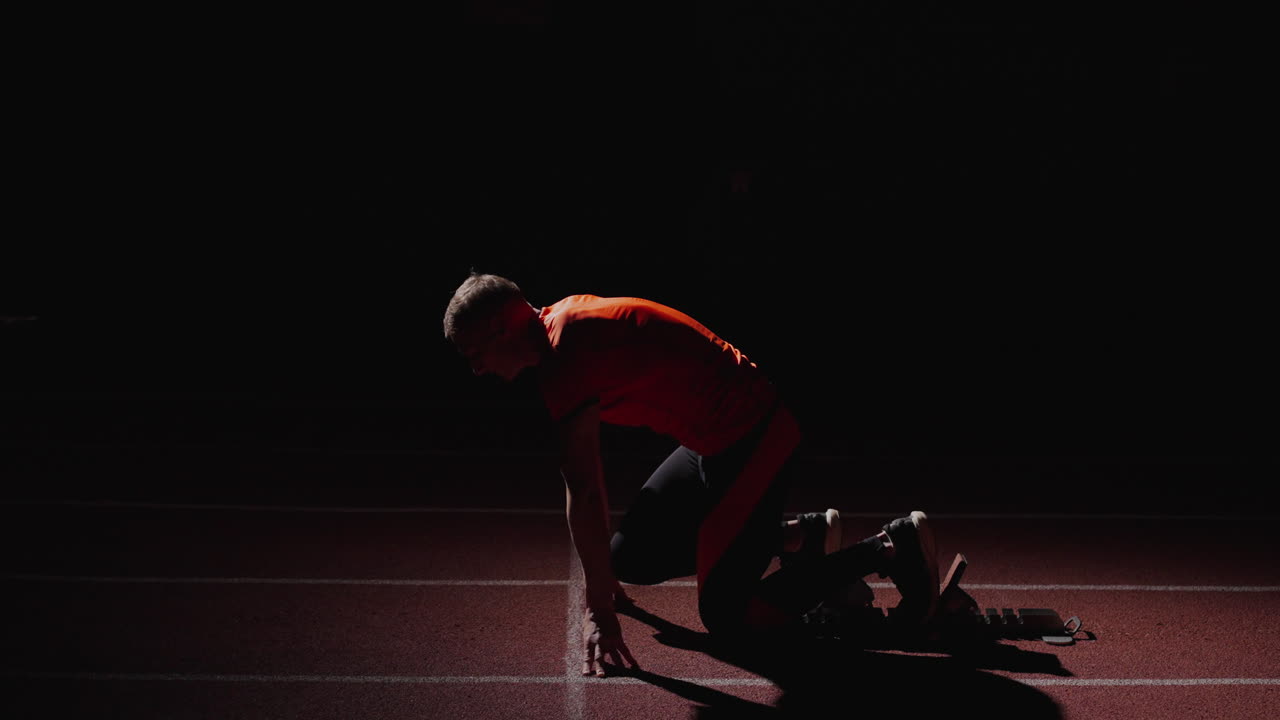 장애인 스프린터 가 경주 를 준비 하고 있다