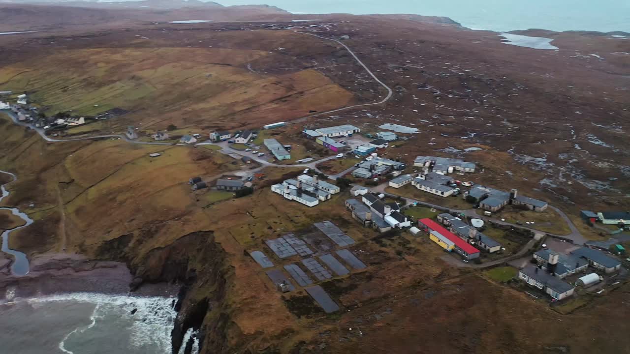 Ripresa panoramica con drone sul villaggio di Aird Uig sull'Isola di Lewis
