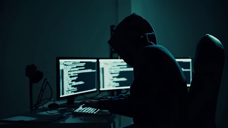 Hacker che programma di notte